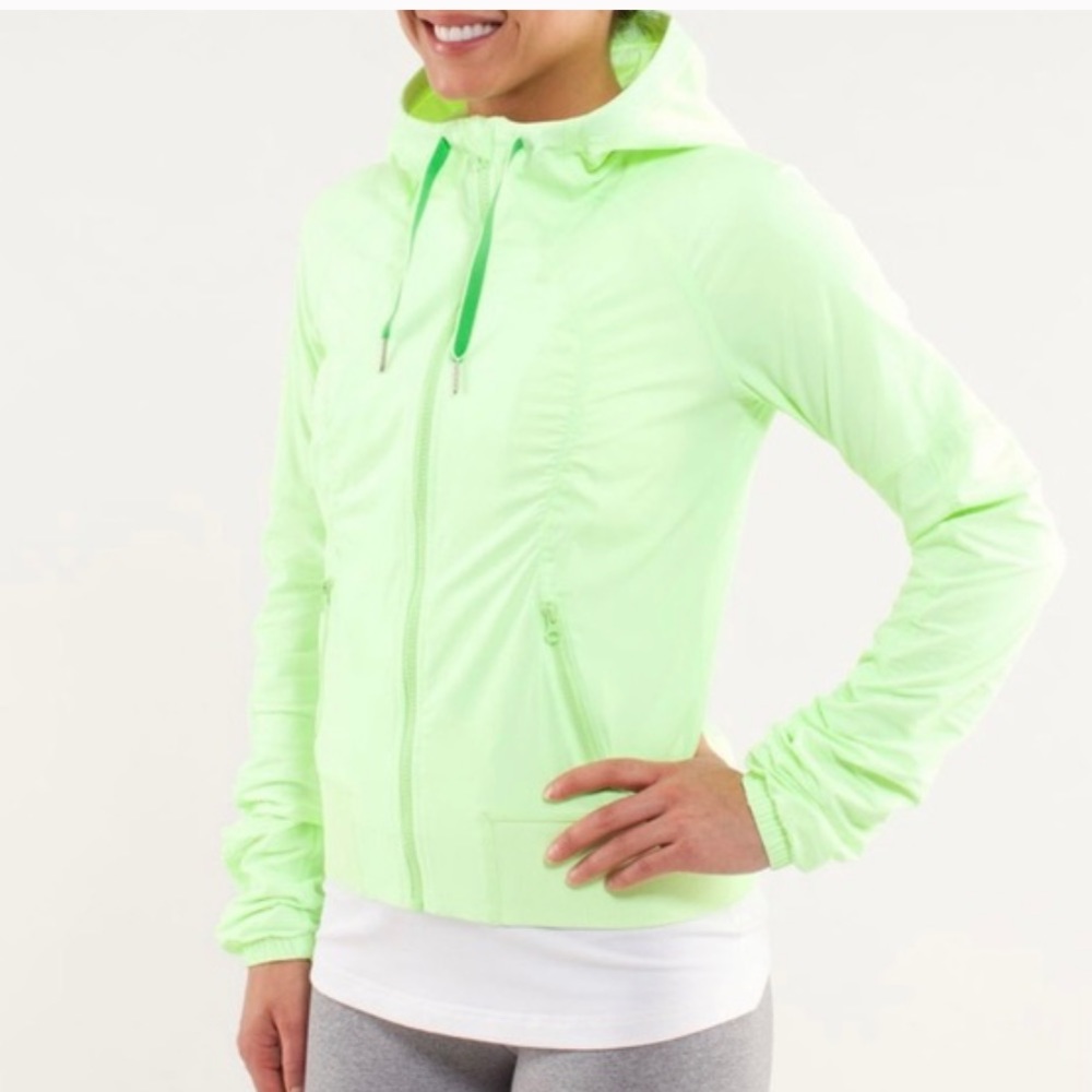 🔥Lululemon Athleta Studio to Street windbreaker jacket size 6🔥